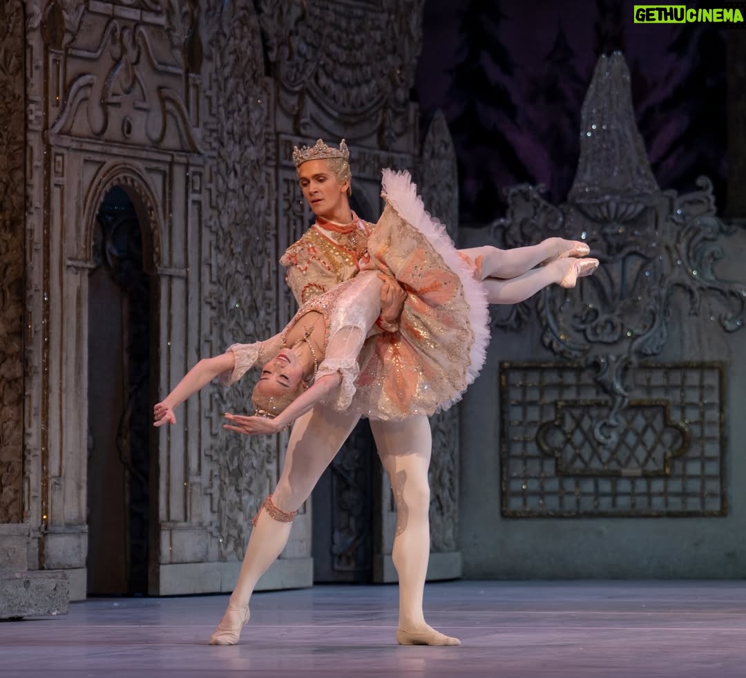 Fumi Kaneko - 15.7K Likes - 🎄The Nutcracker 🎁
Opens tomorrow at @royalballetandopera 🥰
So grateful to be dancing to one of the most beautiful music by Tchaikovsky 💝
With the Prince @williambracewell by my side 💕

Thank you for the photos @dancersdiary from yesterday rehearsal 🍬