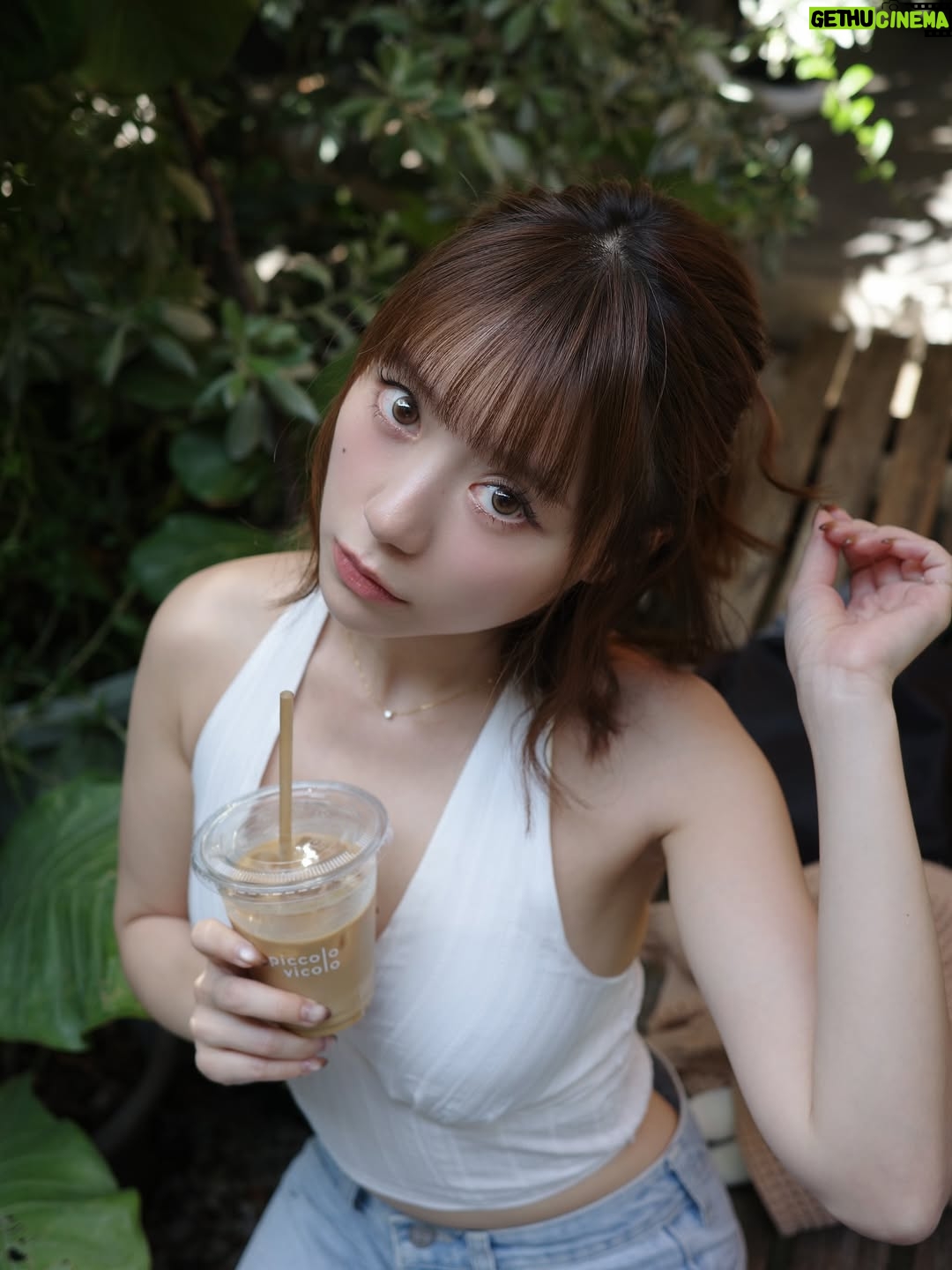 Furby Chen - 3.7K Likes - -
看完照片看最後一則影片🤣🤣🤣

我：妳覺得第一張照片有AKB48的感覺嗎？
@cloveryayakao 反應 看影片

好好笑喔🤣🤣🤣
我只是問問看啊😗😗😗