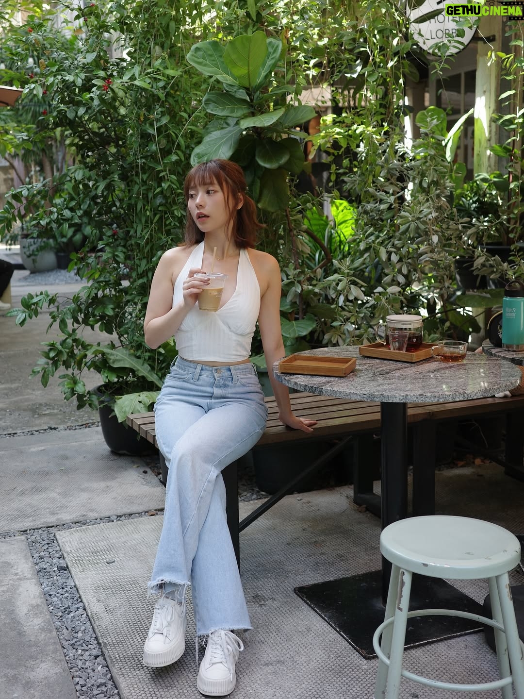 Furby Chen - 3.7K Likes - -
看完照片看最後一則影片🤣🤣🤣

我：妳覺得第一張照片有AKB48的感覺嗎？
@cloveryayakao 反應 看影片

好好笑喔🤣🤣🤣
我只是問問看啊😗😗😗