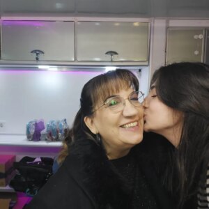 Füsun Demirel Instagram - Geçip giden zamanları  çok özlüyorum... bolca sevgi, bolca öpücük,  bolca sarmalanma, bolca dostluklar...
 @bahar.dizi  @baharrdiziii  meslek hayatımdaki en parlak,  en ışıldayan,  en gurur veren projesi  oldu. 
Hasretle @temedragve @hatisaslan @elitandaccam @hsahinturk @bugragulsoy @fatkasengul @demirhan.demircioglu @nilsudealbayrak @nihalyalciin @mfyapimtv