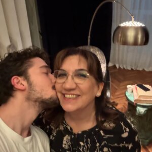 Füsun Demirel Instagram - Geçip giden zamanları  çok özlüyorum... bolca sevgi, bolca öpücük,  bolca sarmalanma, bolca dostluklar...
 @bahar.dizi  @baharrdiziii  meslek hayatımdaki en parlak,  en ışıldayan,  en gurur veren projesi  oldu. 
Hasretle @temedragve @hatisaslan @elitandaccam @hsahinturk @bugragulsoy @fatkasengul @demirhan.demircioglu @nilsudealbayrak @nihalyalciin @mfyapimtv