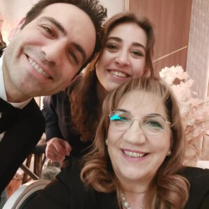 Füsun Demirel Instagram - Geçip giden zamanları  çok özlüyorum... bolca sevgi, bolca öpücük,  bolca sarmalanma, bolca dostluklar...
 @bahar.dizi  @baharrdiziii  meslek hayatımdaki en parlak,  en ışıldayan,  en gurur veren projesi  oldu. 
Hasretle @temedragve @hatisaslan @elitandaccam @hsahinturk @bugragulsoy @fatkasengul @demirhan.demircioglu @nilsudealbayrak @nihalyalciin @mfyapimtv