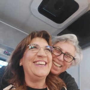 Füsun Demirel Instagram - Geçip giden zamanları  çok özlüyorum... bolca sevgi, bolca öpücük,  bolca sarmalanma, bolca dostluklar...
 @bahar.dizi  @baharrdiziii  meslek hayatımdaki en parlak,  en ışıldayan,  en gurur veren projesi  oldu. 
Hasretle @temedragve @hatisaslan @elitandaccam @hsahinturk @bugragulsoy @fatkasengul @demirhan.demircioglu @nilsudealbayrak @nihalyalciin @mfyapimtv