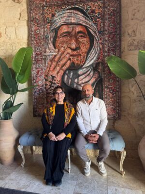 Füsun Demirel Instagram - Bugün Konak Zenobia’da çok özel bir misafirimiz vardı: Füsun Demirel.
Sanat dolu sohbetiyle, zarafetiyle ve sıcak enerjisiyle konağımıza ayrı bir güzellik kattı. 
Yolu hep ışıkla dolsun. 🌿
@ab.byzz 
#sanatci #sanat