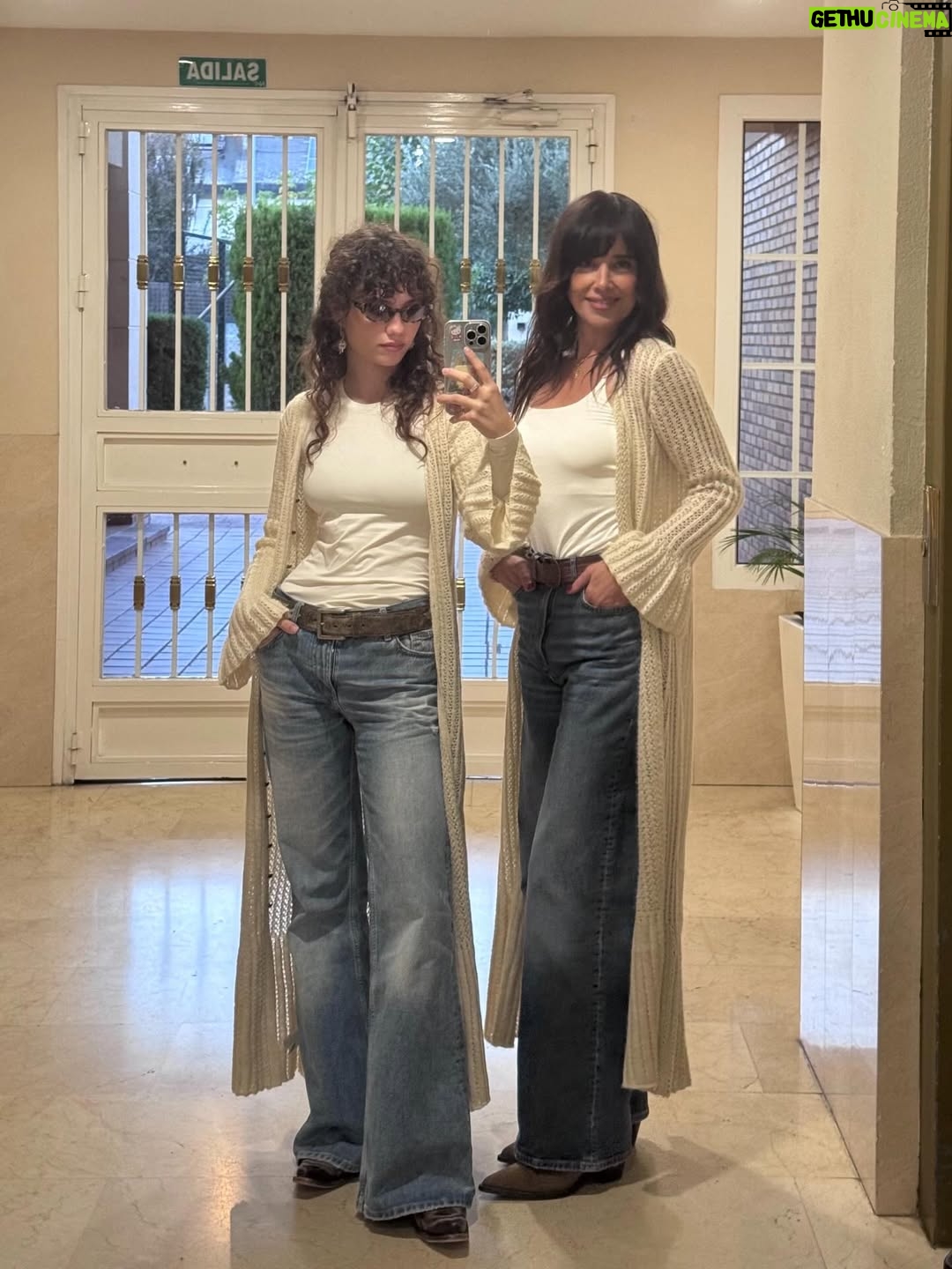Gabriela Andrada - 44.6K Likes - dump de cosas que no llegué a postear y dos pares de matching outfits 👯‍♀️