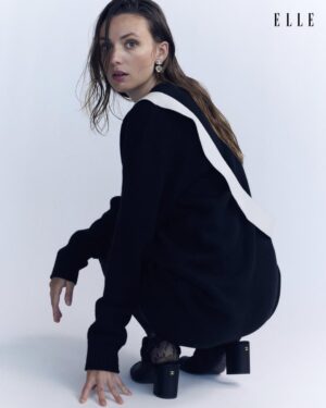 Gaite Jansen Instagram - Mogen we even voorstellen?
Want daar is ze dan, onze nieuwe rete-coole columnist Gaite Jansen. Vanaf nu lees je iedere maand haar hersenspinsels in de nieuwste ELLE.
Voormalig ELLE-columnist Ilonka Leenheer vroeg haar voorafgaand aan haar schrijfdebuut aan de tand voor ons september issue:
'Schrijver worden was lang een ambitie, maar ik vond dat je eerst geleefd moest hebben.’
Fotografie: @fauvebouwman
Interview: @ilonkaleenheer
Styling: @guusjeverhoef
Haar en make-up: @fabiennejans
Productie: @priscillaroemer
Assistent styling: @juliaschmits_
Assistent productie: @alec.rabelink
Assistent fotograaf: @robbowler
#GaiteJansen #Interview #ELLE