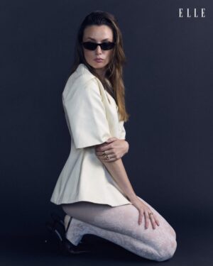 Gaite Jansen Instagram - Mogen we even voorstellen?
Want daar is ze dan, onze nieuwe rete-coole columnist Gaite Jansen. Vanaf nu lees je iedere maand haar hersenspinsels in de nieuwste ELLE.
Voormalig ELLE-columnist Ilonka Leenheer vroeg haar voorafgaand aan haar schrijfdebuut aan de tand voor ons september issue:
'Schrijver worden was lang een ambitie, maar ik vond dat je eerst geleefd moest hebben.’
Fotografie: @fauvebouwman
Interview: @ilonkaleenheer
Styling: @guusjeverhoef
Haar en make-up: @fabiennejans
Productie: @priscillaroemer
Assistent styling: @juliaschmits_
Assistent productie: @alec.rabelink
Assistent fotograaf: @robbowler
#GaiteJansen #Interview #ELLE