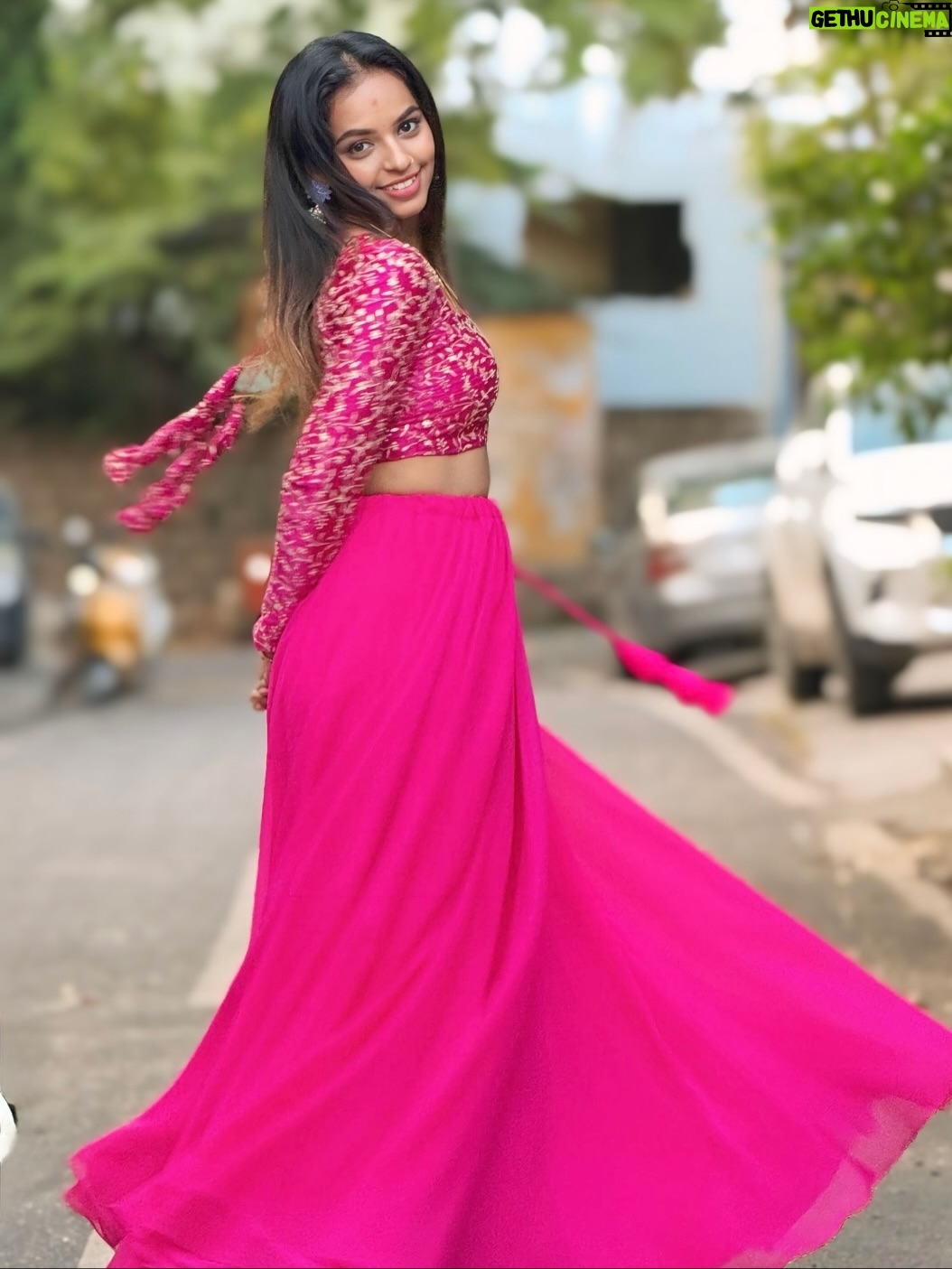 Ganga Gowda - 1.9K Likes - 🩷🧿
.
Outfit by:- @ayra_designer_studio_