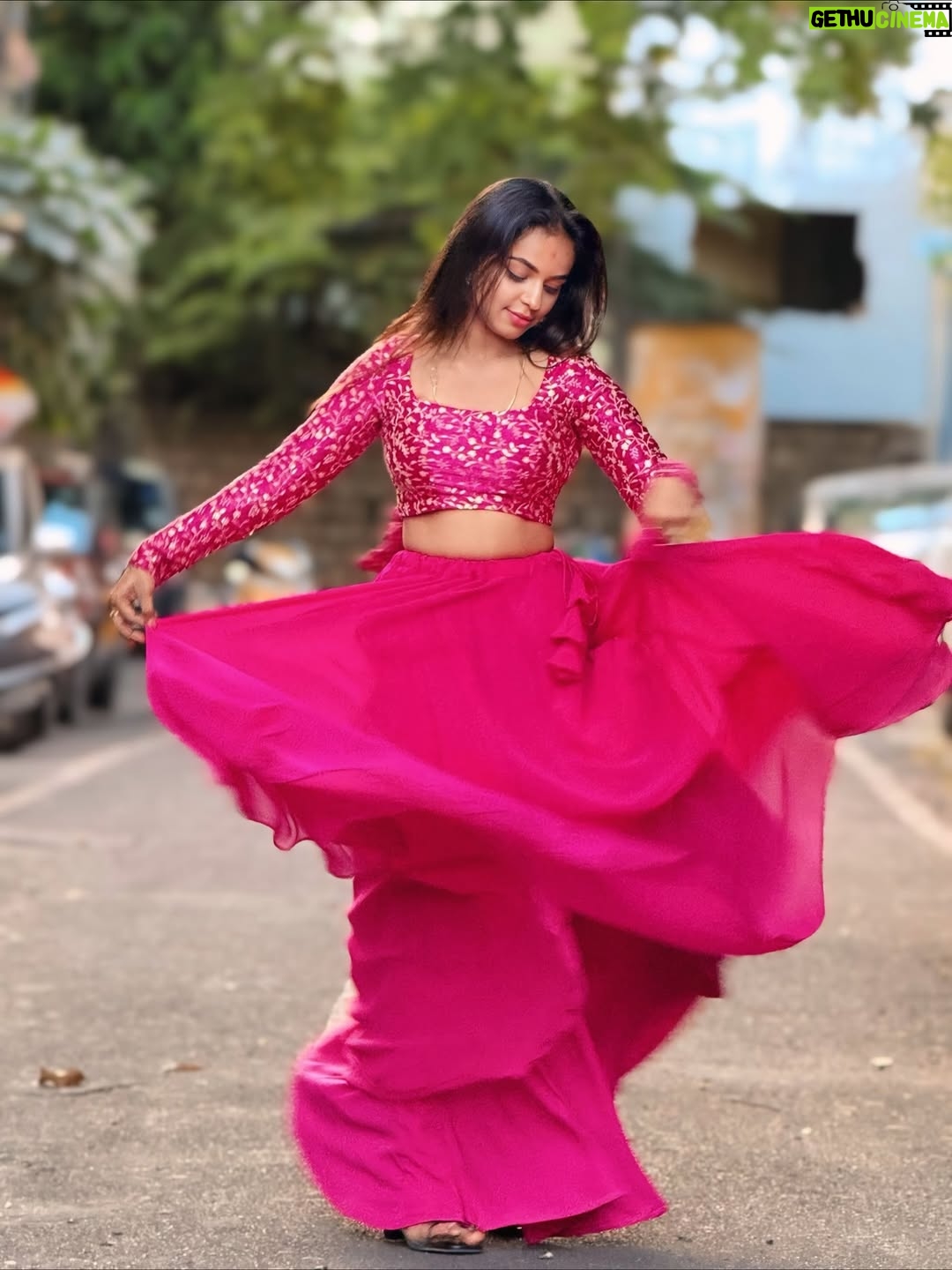 Ganga Gowda - 1.9K Likes - 🩷🧿
.
Outfit by:- @ayra_designer_studio_