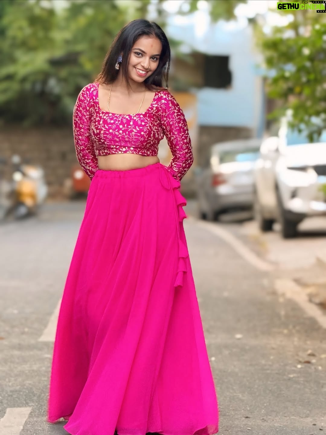 Ganga Gowda - 1.9K Likes - 🩷🧿
.
Outfit by:- @ayra_designer_studio_
