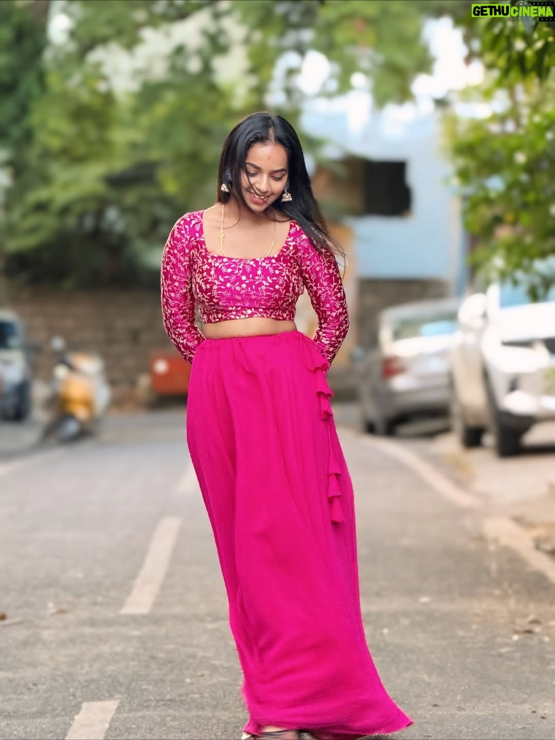 Ganga Gowda - 1.9K Likes - 🩷🧿
.
Outfit by:- @ayra_designer_studio_