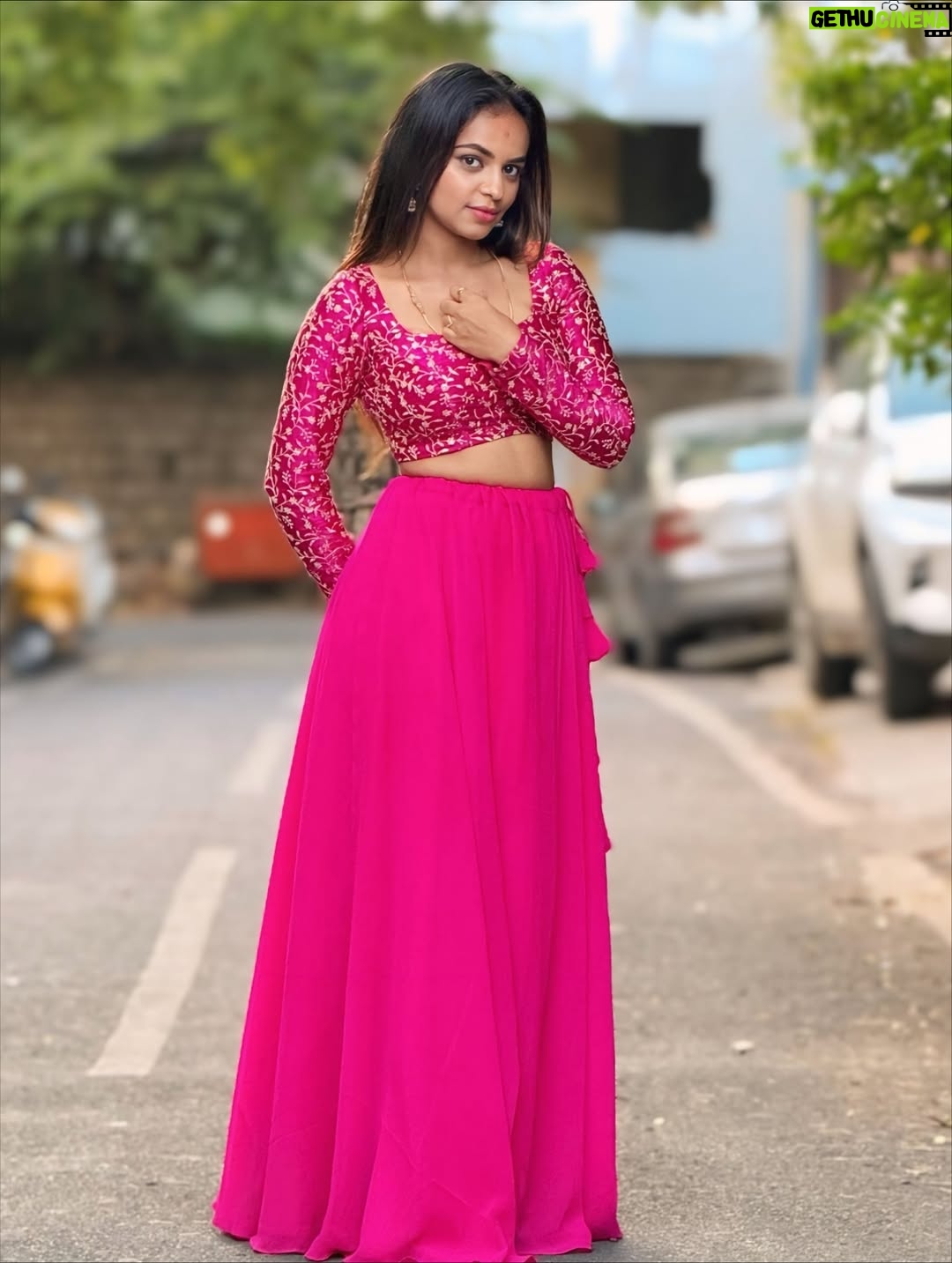 Ganga Gowda - 1.9K Likes - 🩷🧿
.
Outfit by:- @ayra_designer_studio_