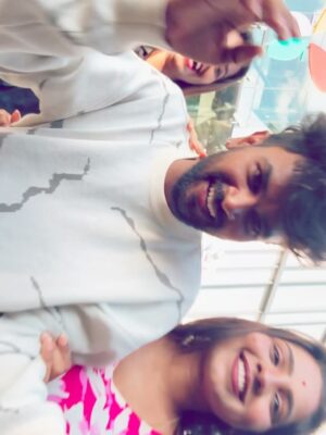 Ganga Gowda Instagram - We3>>>>❤️✨ in one frame🧿🙌🏻🔥
Follow🦋 @gowdthi_2515 
.
.
#littlebrother❤️ #besties #gowdthi💫👑 #forummall #goodtimeswithgoodpeople❤️