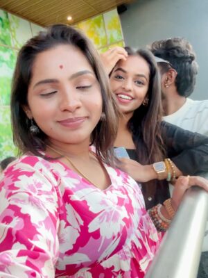 Ganga Gowda Instagram - We3>>>>❤️✨ in one frame🧿🙌🏻🔥
Follow🦋 @gowdthi_2515 
.
.
#littlebrother❤️ #besties #gowdthi💫👑 #forummall #goodtimeswithgoodpeople❤️