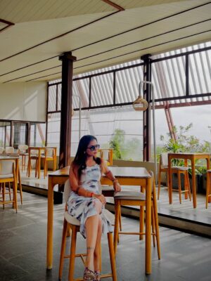 Ganga Gowda Instagram - Happy girls are the prettiest girls🤍🎀⚡️
Follow🦋 @gowdthi_2515 
.
.
#kannadathi❤️💛 #gowdthi💫👑