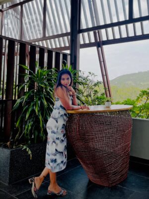 Ganga Gowda Instagram - Happy girls are the prettiest girls🤍🎀⚡️
Follow🦋 @gowdthi_2515 
.
.
#kannadathi❤️💛 #gowdthi💫👑