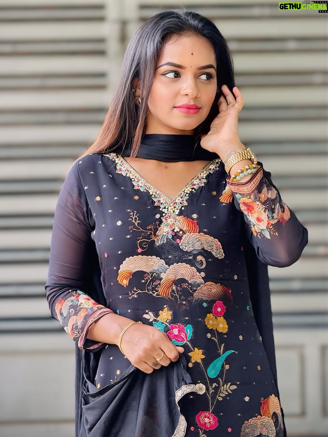 Ganga Gowda - 2.4K Likes - 🖤✨
Follow🦋 @gowdthi_2515 
.
.
#trending #instagram #viral #karnataka #sandalwood #viralvideos #kannada #trendingreels #kannadasongs #kannadathi❤️💛 #gowdthi💫👑