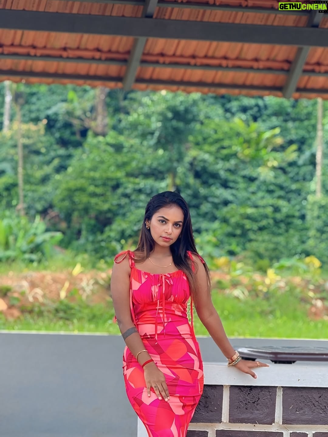 Ganga Gowda - 2.2K Likes - Be your own kind of beautiful🫶🏻💋✨
Follow🦋 @gowdthi_2515 
.
.
#gowdthi💫👑 #kannadathi❤️💛 #sakleshpur❤️