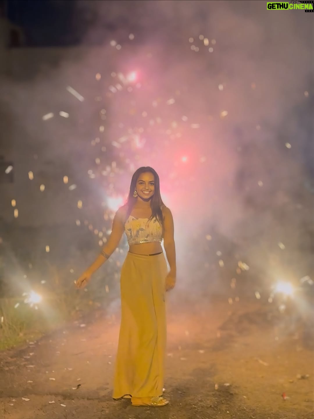 Ganga Gowda - 1.6K Likes - Diwali🧨💥✨❤️
Follow🦋 @gowdthi_2515 
.
.
#gowdthi💫👑 #diwalispecial❤️