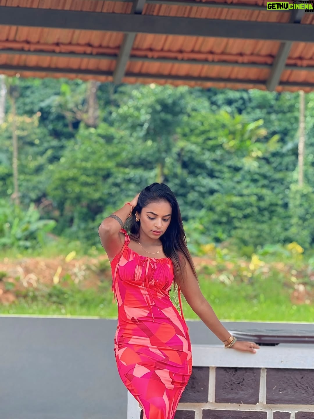 Ganga Gowda - 2.2K Likes - Be your own kind of beautiful🫶🏻💋✨
Follow🦋 @gowdthi_2515 
.
.
#gowdthi💫👑 #kannadathi❤️💛 #sakleshpur❤️