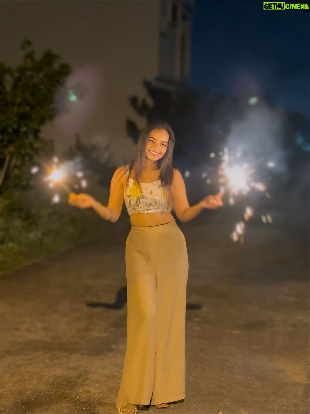 Ganga Gowda - 1.6K Likes - Diwali🧨💥✨❤️
Follow🦋 @gowdthi_2515 
.
.
#gowdthi💫👑 #diwalispecial❤️