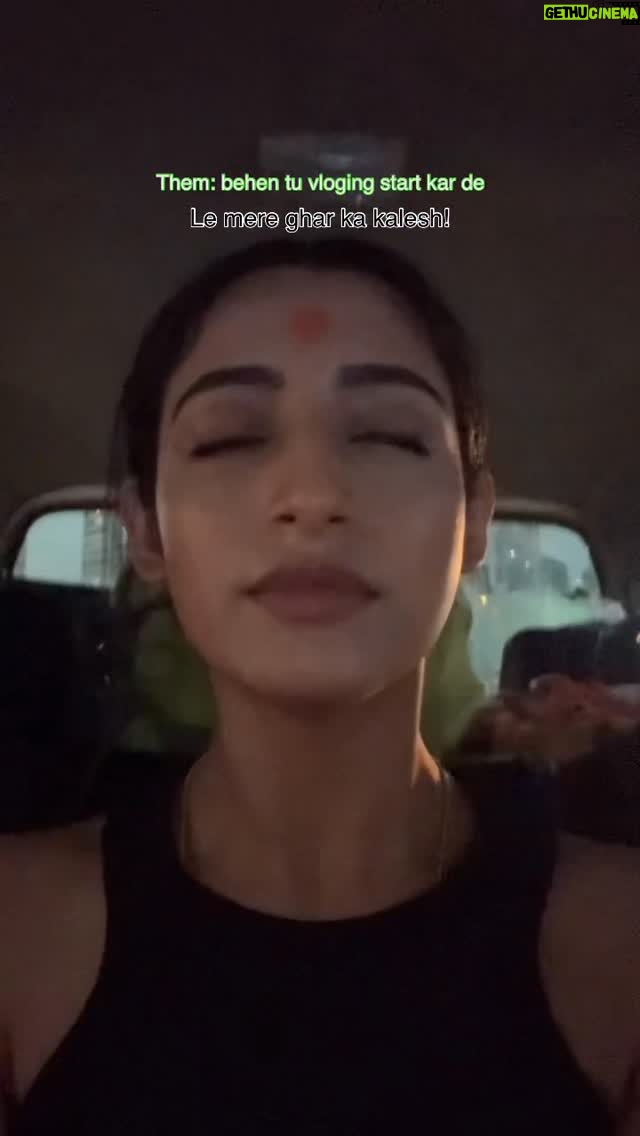 Gargee Nandy - 2.1K Likes - Jab mujhse kuch nhi ho paata bakiyo ko blame kar deti hu simple!