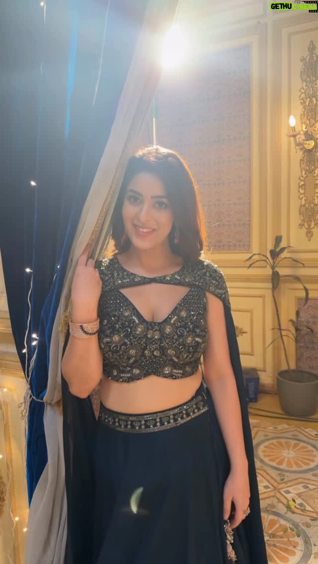 Garima Jain - 10.2K Likes - Royal Blue is the new Black for me ❤️🫰🏻 2016
.
.
{Royal Blue, Black, Blue, trending, viral} 
#2016 #reelsinstagram #reelitfeelit #creatorsearchinsights