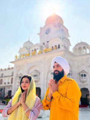 Garvita Sadhwani Instagram - Nirbhau nirvair 🧿🤍 visited the most beautiful Golden Temple, Shri Harmandar  Saheb✨
The peace I felt here is inexplainable in words but I know it I’ll carry it within me like a sacred blessing. 

Waheguru ji mehr karna saadi film te #TheGreatPunjabRobbery. April 17, 2026.