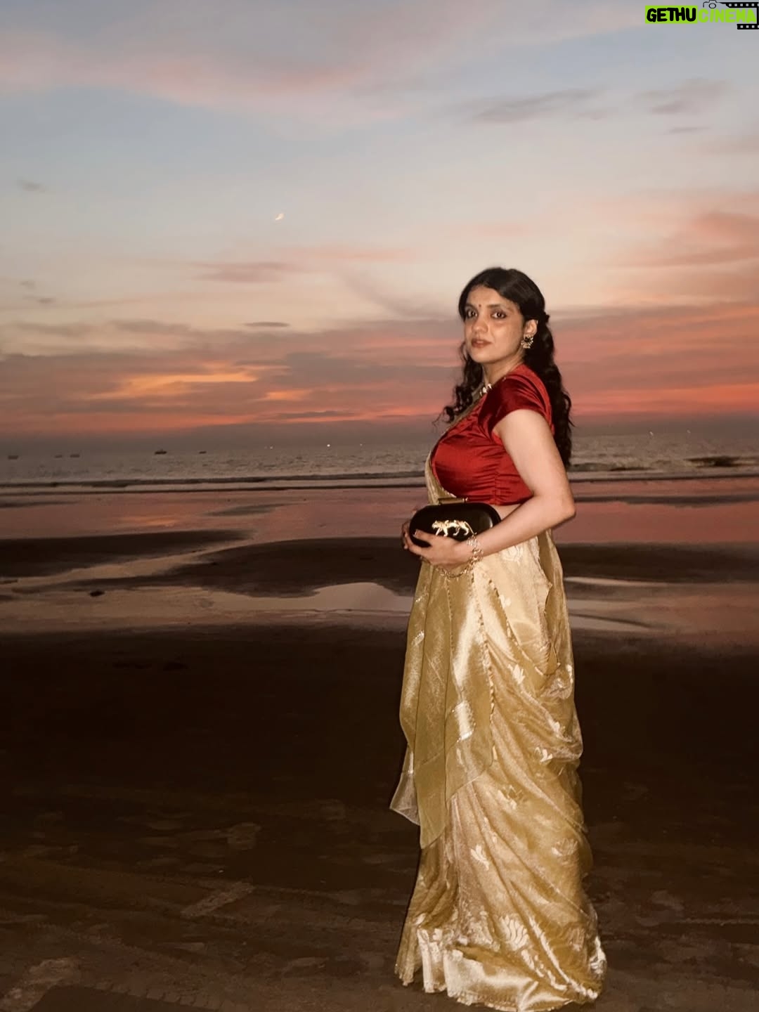 Gaurika Rathi - 2.4K Likes - There is something about wearing a saree at the beach,the waves, the sunset, the sky all aligning perfectly and gajra just locks everything beautifully 🤍✨