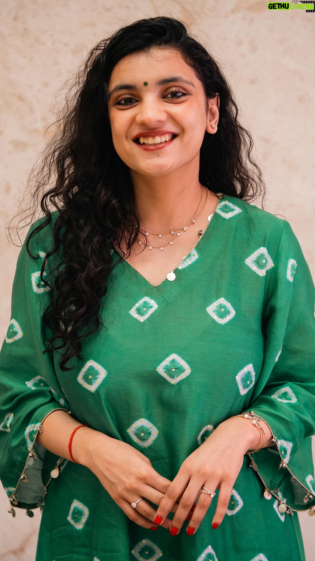 Gaurika Rathi - 1.4K Likes - As a designer, I always encourage my clients to invest in smart, timeless pieces and that’s something I truly believe in myself.

Jewellery should be lightweight, versatile, and effortless pieces you can wear all day, from morning meetings to evening catch-ups, without skipping a beat. That’s why I always trust the lightweight jewellery collection from @malabargoldanddiamonds.

Visit your nearest showroom today and make every day sparkle and every occasion shine.

#MalabarGoldandDiamonds #Styling