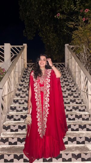 Gaurika Rathi Instagram - Lal ishq❤️

Wearing @mrunalinirao 
Bag @needledust 
Jewellery @saanjh.jewels