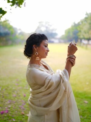 Geetanjali Chauhan Instagram - What a beautiful outfit by @pahnavaa.in 🌸❤️
.
Beautifully Captured by @manas_magic 📸
Styled by Anamika
Makeup n hair @shivi.makeupstudio
.
.
#outfit #indianlooks #geetanjalichauhan
{ ethnic clothes , Indian outfit ideas , classy collection , brand shoots }