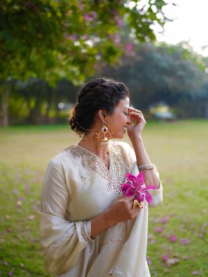 Geetanjali Chauhan Instagram - What a beautiful outfit by @pahnavaa.in 🌸❤️
.
Beautifully Captured by @manas_magic 📸
Styled by Anamika
Makeup n hair @shivi.makeupstudio
.
.
#outfit #indianlooks #geetanjalichauhan
{ ethnic clothes , Indian outfit ideas , classy collection , brand shoots }