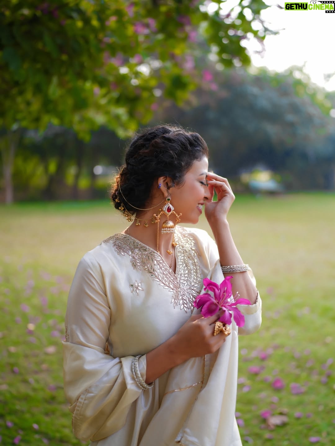 Geetanjali Chauhan - 4.9K Likes - What a beautiful outfit by @pahnavaa.in 🌸❤️
.

Beautifully Captured by @manas_magic 📸 
Styled by Anamika 
Makeup n hair @shivi.makeupstudio 
.
.
#outfit #indianlooks #geetanjalichauhan 
{ ethnic clothes , Indian outfit ideas , classy collection , brand shoots }