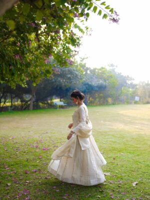 Geetanjali Chauhan Instagram - What a beautiful outfit by @pahnavaa.in 🌸❤️
.
Beautifully Captured by @manas_magic 📸
Styled by Anamika
Makeup n hair @shivi.makeupstudio
.
.
#outfit #indianlooks #geetanjalichauhan
{ ethnic clothes , Indian outfit ideas , classy collection , brand shoots }