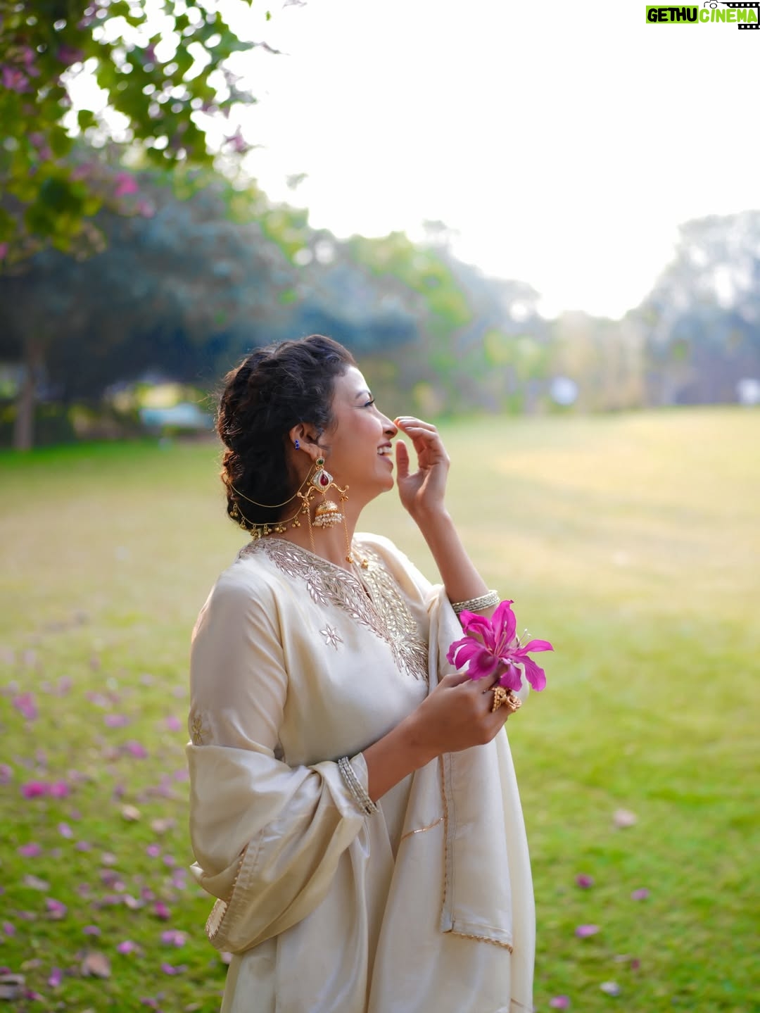 Geetanjali Chauhan - 4.9K Likes - What a beautiful outfit by @pahnavaa.in 🌸❤️
.

Beautifully Captured by @manas_magic 📸 
Styled by Anamika 
Makeup n hair @shivi.makeupstudio 
.
.
#outfit #indianlooks #geetanjalichauhan 
{ ethnic clothes , Indian outfit ideas , classy collection , brand shoots }