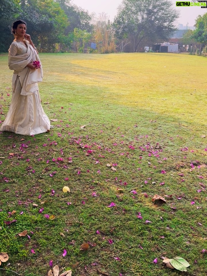 Geetanjali Chauhan - 4.9K Likes - What a beautiful outfit by @pahnavaa.in 🌸❤️
.

Beautifully Captured by @manas_magic 📸 
Styled by Anamika 
Makeup n hair @shivi.makeupstudio 
.
.
#outfit #indianlooks #geetanjalichauhan 
{ ethnic clothes , Indian outfit ideas , classy collection , brand shoots }