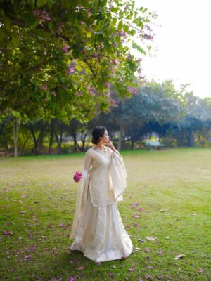 Geetanjali Chauhan Instagram - What a beautiful outfit by @pahnavaa.in 🌸❤️
.
Beautifully Captured by @manas_magic 📸
Styled by Anamika
Makeup n hair @shivi.makeupstudio
.
.
#outfit #indianlooks #geetanjalichauhan
{ ethnic clothes , Indian outfit ideas , classy collection , brand shoots }