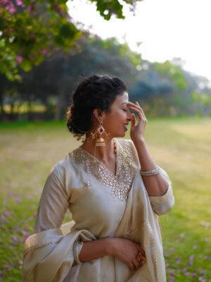 Geetanjali Chauhan Instagram - What a beautiful outfit by @pahnavaa.in 🌸❤️
.
Beautifully Captured by @manas_magic 📸
Styled by Anamika
Makeup n hair @shivi.makeupstudio
.
.
#outfit #indianlooks #geetanjalichauhan
{ ethnic clothes , Indian outfit ideas , classy collection , brand shoots }