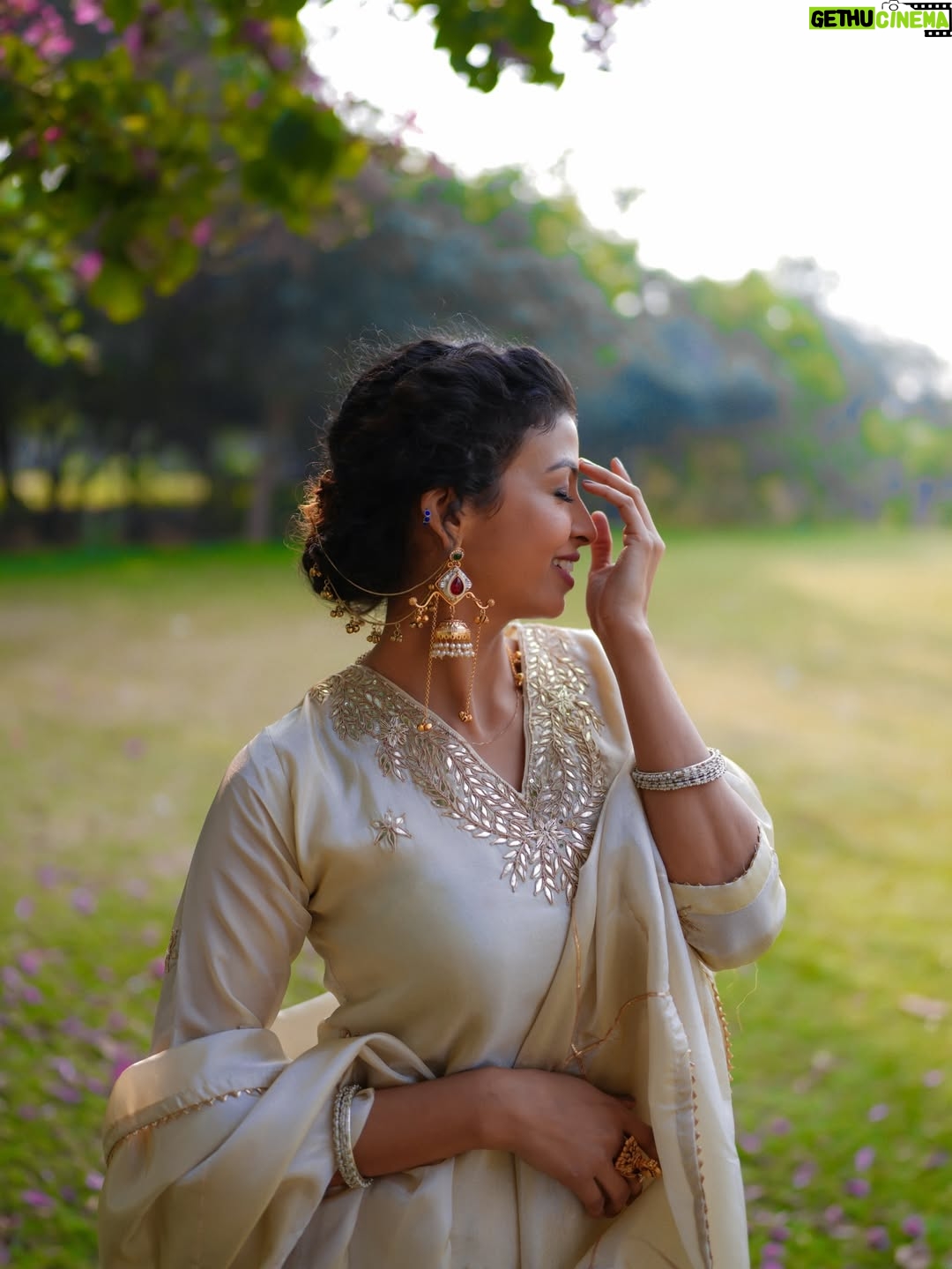 Geetanjali Chauhan - 4.9K Likes - What a beautiful outfit by @pahnavaa.in 🌸❤️
.

Beautifully Captured by @manas_magic 📸 
Styled by Anamika 
Makeup n hair @shivi.makeupstudio 
.
.
#outfit #indianlooks #geetanjalichauhan 
{ ethnic clothes , Indian outfit ideas , classy collection , brand shoots }