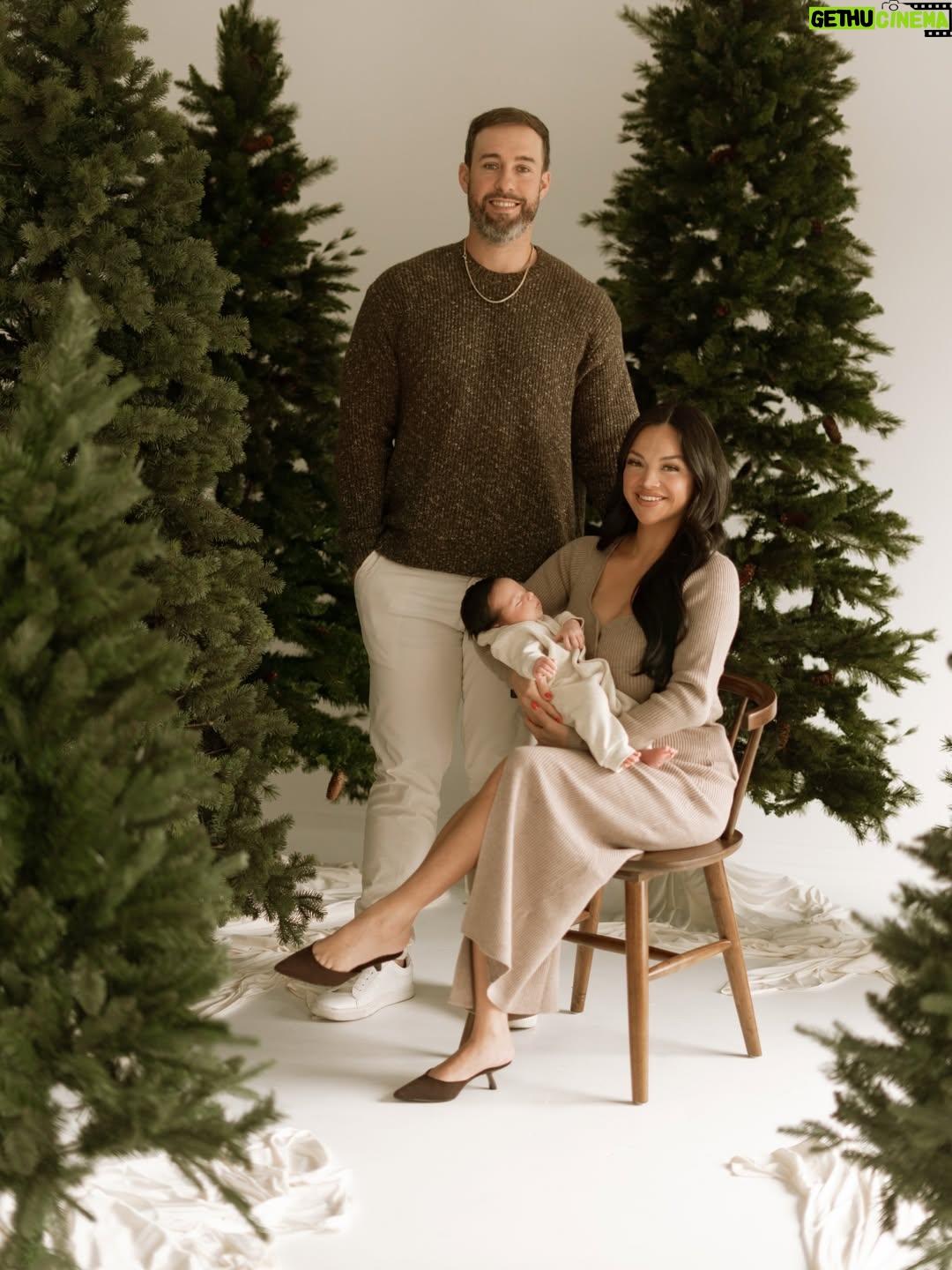 Geles Rodriguez - 2.1K Likes - merry little christmas, the Putzels 🤍
