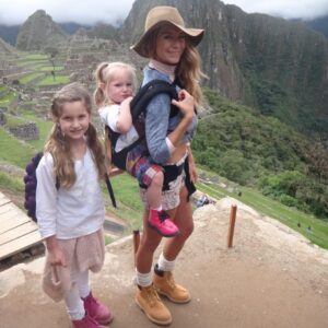 Geraldine Bazán Instagram - Érase una vez en el 2016…
Wow! Ya pasaron diez años.
Y uno cree que en diez años no pasa nada…
y paso de todo!!
Esto fue mi 2016 amor, familia, amigos, trabajo, viajes, risas y muchas historias.
Momentos que se quedaron en la memoria del corazón,
momentos que son parte de nuestra historia para siempre.
¿A poco no?
Todo lo que vivimos nos trajo justo al momento en el que estamos hoy…
y todo lo que aún nos falta por vivir. ✨