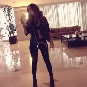 Geraldine Bazán Instagram - Érase una vez en el 2016…
Wow! Ya pasaron diez años.
Y uno cree que en diez años no pasa nada…
y paso de todo!!
Esto fue mi 2016 amor, familia, amigos, trabajo, viajes, risas y muchas historias.
Momentos que se quedaron en la memoria del corazón,
momentos que son parte de nuestra historia para siempre.
¿A poco no?
Todo lo que vivimos nos trajo justo al momento en el que estamos hoy…
y todo lo que aún nos falta por vivir. ✨