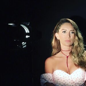 Geraldine Bazán Instagram - Érase una vez en el 2016…
Wow! Ya pasaron diez años.
Y uno cree que en diez años no pasa nada…
y paso de todo!!
Esto fue mi 2016 amor, familia, amigos, trabajo, viajes, risas y muchas historias.
Momentos que se quedaron en la memoria del corazón,
momentos que son parte de nuestra historia para siempre.
¿A poco no?
Todo lo que vivimos nos trajo justo al momento en el que estamos hoy…
y todo lo que aún nos falta por vivir. ✨