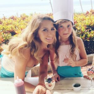 Geraldine Bazán Instagram - Érase una vez en el 2016…
Wow! Ya pasaron diez años.
Y uno cree que en diez años no pasa nada…
y paso de todo!!
Esto fue mi 2016 amor, familia, amigos, trabajo, viajes, risas y muchas historias.
Momentos que se quedaron en la memoria del corazón,
momentos que son parte de nuestra historia para siempre.
¿A poco no?
Todo lo que vivimos nos trajo justo al momento en el que estamos hoy…
y todo lo que aún nos falta por vivir. ✨