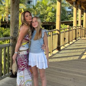 Geraldine Bazán Instagram - ☘️
Suerte de tenernos
@elissasotob @mirandasotoborja
@vidanta
