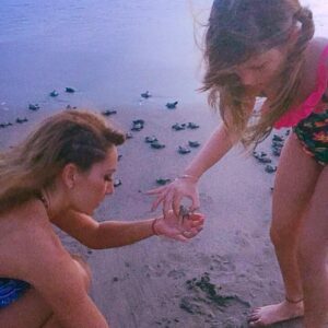 Geraldine Bazán Instagram - Érase una vez en el 2016…
Wow! Ya pasaron diez años.
Y uno cree que en diez años no pasa nada…
y paso de todo!!
Esto fue mi 2016 amor, familia, amigos, trabajo, viajes, risas y muchas historias.
Momentos que se quedaron en la memoria del corazón,
momentos que son parte de nuestra historia para siempre.
¿A poco no?
Todo lo que vivimos nos trajo justo al momento en el que estamos hoy…
y todo lo que aún nos falta por vivir. ✨