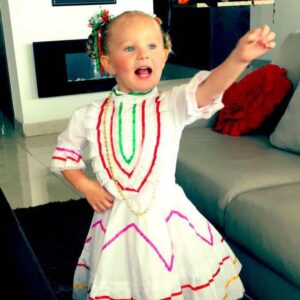 Geraldine Bazán Instagram - Érase una vez en el 2016…
Wow! Ya pasaron diez años.
Y uno cree que en diez años no pasa nada…
y paso de todo!!
Esto fue mi 2016 amor, familia, amigos, trabajo, viajes, risas y muchas historias.
Momentos que se quedaron en la memoria del corazón,
momentos que son parte de nuestra historia para siempre.
¿A poco no?
Todo lo que vivimos nos trajo justo al momento en el que estamos hoy…
y todo lo que aún nos falta por vivir. ✨