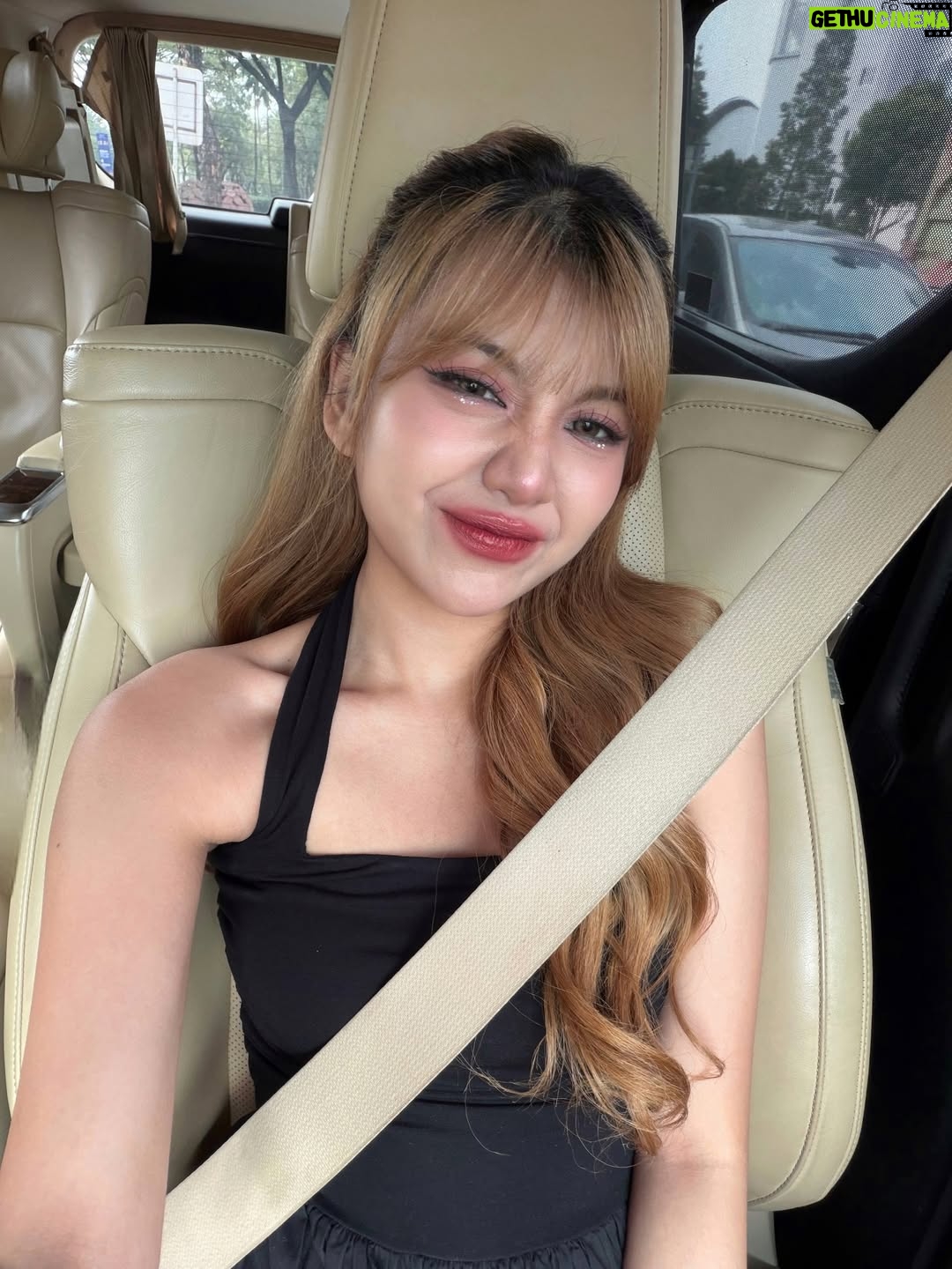 Ghea Indrawari - 62.5K Likes - jangan terlalu diiniin apasih namanya?