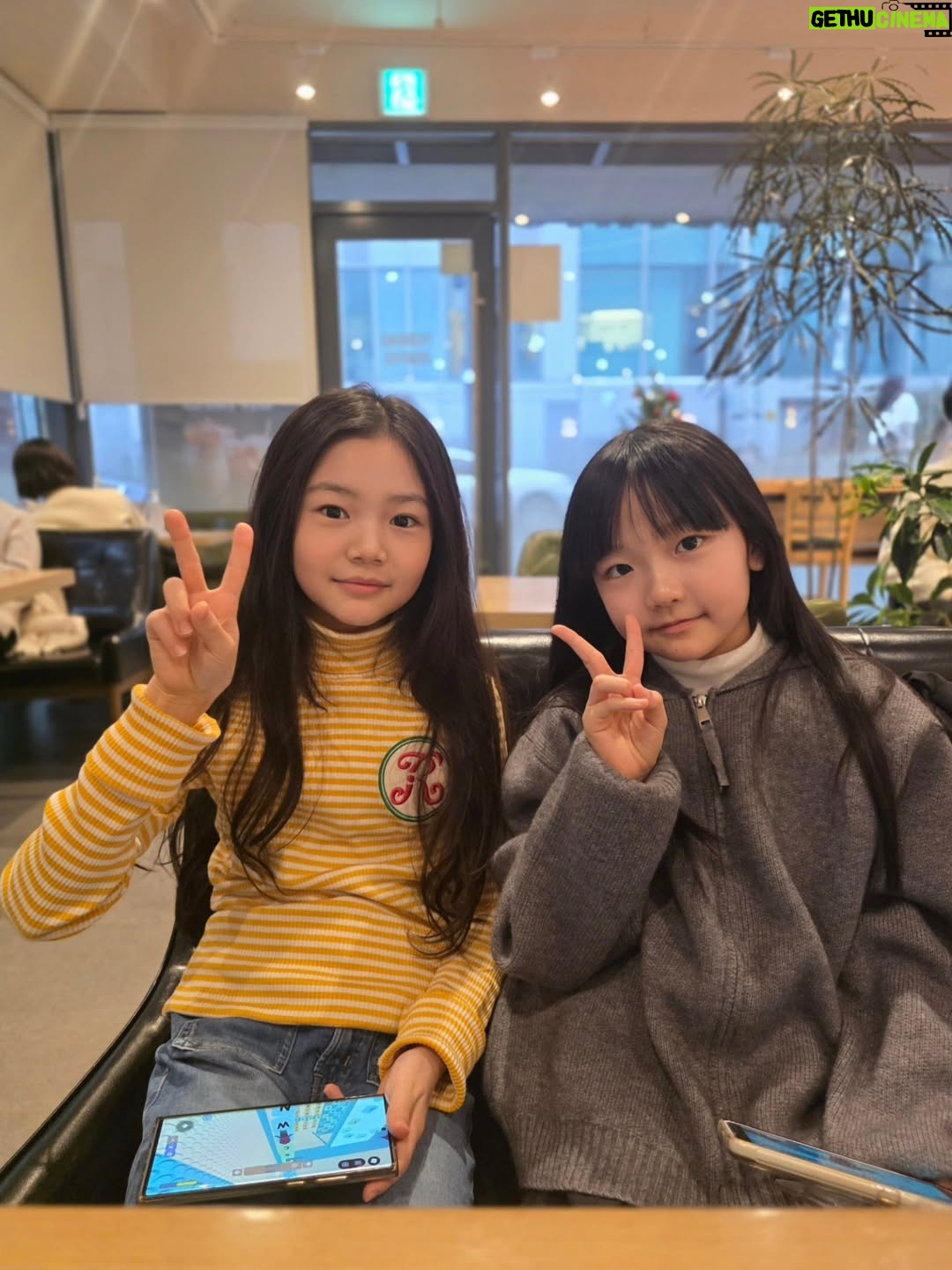 Gi So-you - 3.1K Likes - 어제의 소유 😍
오빠따라 다니기~ 예겸이오빠랑 📷 
어제는 예쁜 윤슬이 언니도 만나서 
전화번호 ☎️ 교환도 함 😘
낯가리는 소유인데  다가와줘서 고마워 😊 

민희이모표  사진 📷 👍👍
윤슬아 담에는 이모가 더 잘찍어볼께😆

#기소유#기은유#김예겸#김윤슬
#예쁜아이들❤️